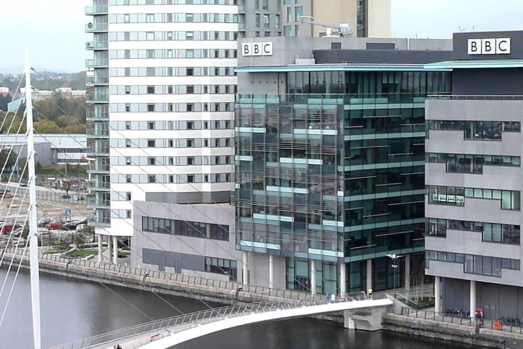 Relaxing 1-Bed Flat In Salford With Street Parking Apartment Manchester Exterior photo